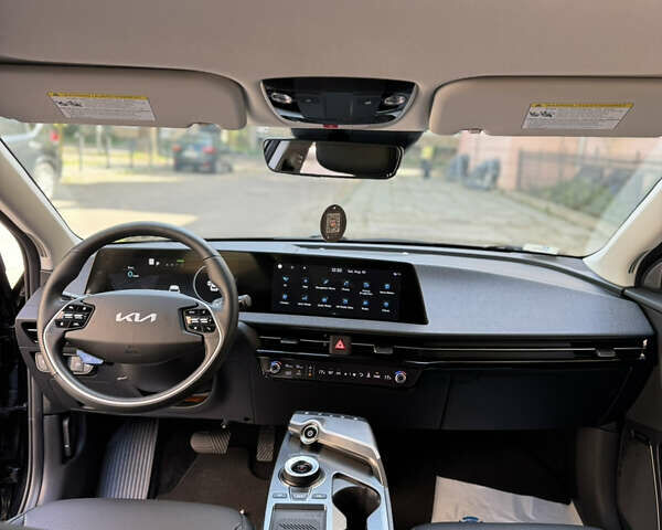 Черный Киа EV6, объемом двигателя 0 л и пробегом 61 тыс. км за 24500 $, фото 24 на Automoto.ua