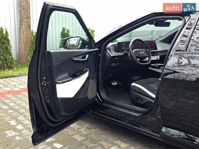 Черный Киа EV6, объемом двигателя 0 л и пробегом 55 тыс. км за 25500 $, фото 61 на Automoto.ua