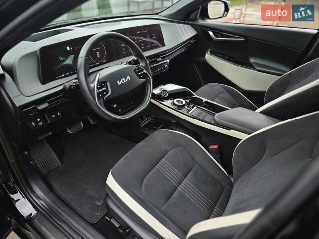 Черный Киа EV6, объемом двигателя 0 л и пробегом 55 тыс. км за 25500 $, фото 70 на Automoto.ua