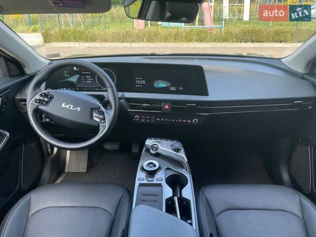 Черный Киа EV6, объемом двигателя 0 л и пробегом 55 тыс. км за 25700 $, фото 69 на Automoto.ua