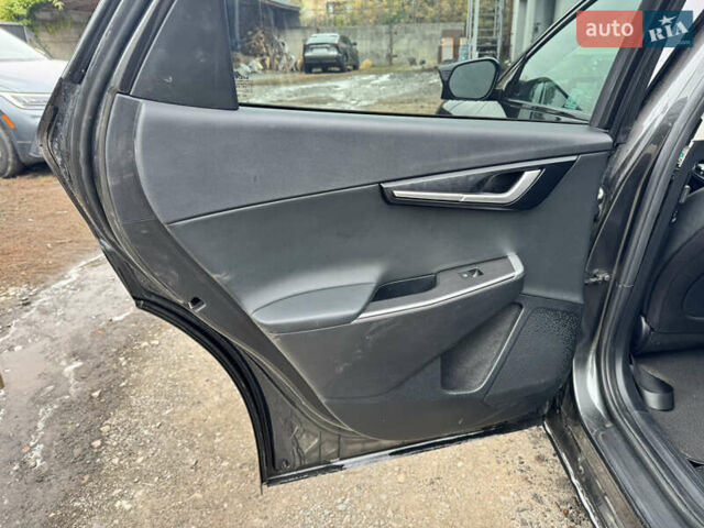 Черный Киа EV6, объемом двигателя 0 л и пробегом 123 тыс. км за 18900 $, фото 30 на Automoto.ua