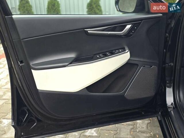 Черный Киа EV6, объемом двигателя 0 л и пробегом 55 тыс. км за 25500 $, фото 62 на Automoto.ua