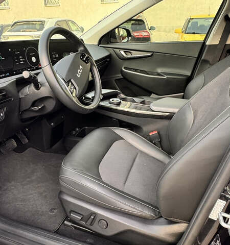 Черный Киа EV6, объемом двигателя 0 л и пробегом 30 тыс. км за 21900 $, фото 10 на Automoto.ua
