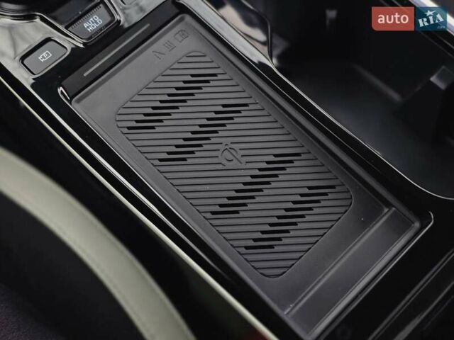 Черный Киа EV6, объемом двигателя 0 л и пробегом 55 тыс. км за 25500 $, фото 76 на Automoto.ua