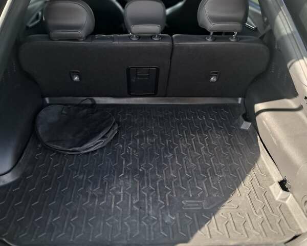 Черный Киа EV6, объемом двигателя 0 л и пробегом 53 тыс. км за 23950 $, фото 5 на Automoto.ua