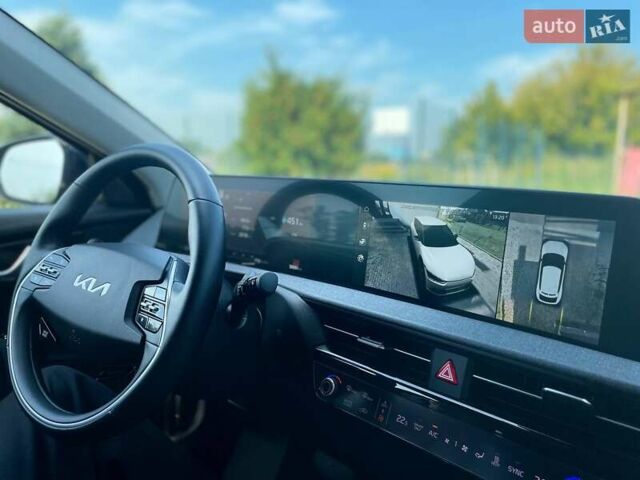 Черный Киа EV6, объемом двигателя 0 л и пробегом 55 тыс. км за 25700 $, фото 77 на Automoto.ua