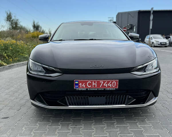Черный Киа EV6, объемом двигателя 0 л и пробегом 61 тыс. км за 24500 $, фото 2 на Automoto.ua