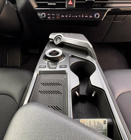 Черный Киа EV6, объемом двигателя 0 л и пробегом 30 тыс. км за 21900 $, фото 25 на Automoto.ua