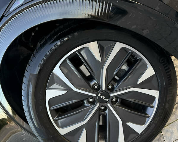 Черный Киа EV6, объемом двигателя 0 л и пробегом 59 тыс. км за 25799 $, фото 4 на Automoto.ua