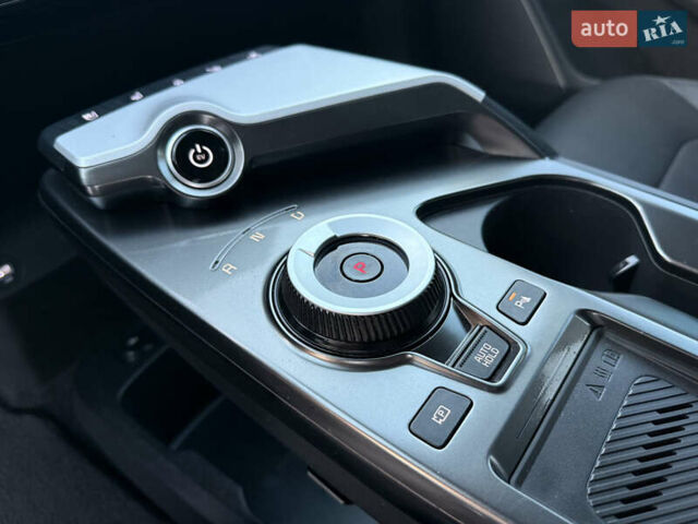 Черный Киа EV6, объемом двигателя 0 л и пробегом 129 тыс. км за 24999 $, фото 52 на Automoto.ua