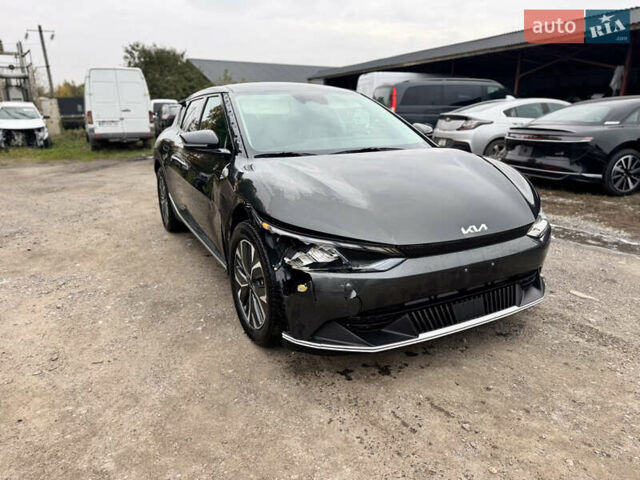 Черный Киа EV6, объемом двигателя 0 л и пробегом 123 тыс. км за 18900 $, фото 2 на Automoto.ua