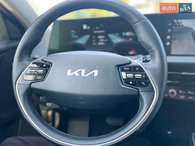 Черный Киа EV6, объемом двигателя 0 л и пробегом 55 тыс. км за 25700 $, фото 75 на Automoto.ua