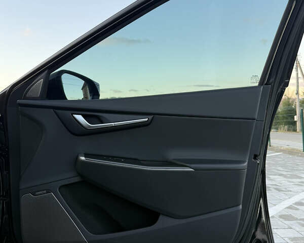 Черный Киа EV6, объемом двигателя 0 л и пробегом 129 тыс. км за 25555 $, фото 41 на Automoto.ua