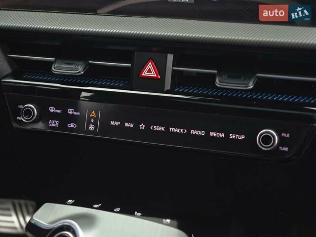 Черный Киа EV6, объемом двигателя 0 л и пробегом 55 тыс. км за 25500 $, фото 81 на Automoto.ua