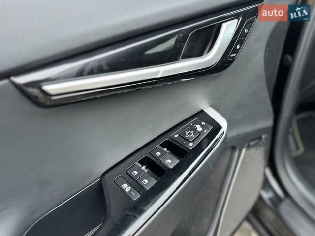 Черный Киа EV6, объемом двигателя 0 л и пробегом 77 тыс. км за 26000 $, фото 19 на Automoto.ua