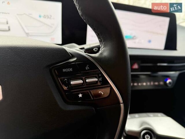 Чорний Кіа EV6, об'ємом двигуна 0 л та пробігом 7 тис. км за 26999 $, фото 23 на Automoto.ua