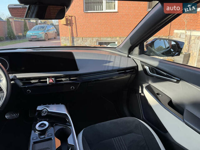 Черный Киа EV6, объемом двигателя 0 л и пробегом 80 тыс. км за 22900 $, фото 69 на Automoto.ua