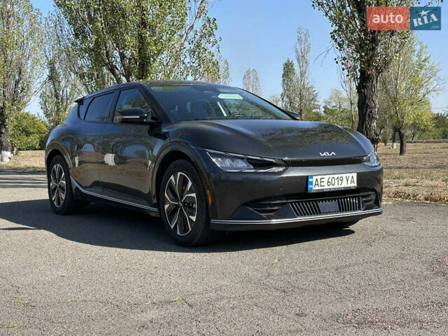 Черный Киа EV6, объемом двигателя 0 л и пробегом 76 тыс. км за 23800 $, фото 2 на Automoto.ua