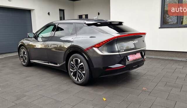 Черный Киа EV6, объемом двигателя 0 л и пробегом 76 тыс. км за 23900 $, фото 64 на Automoto.ua