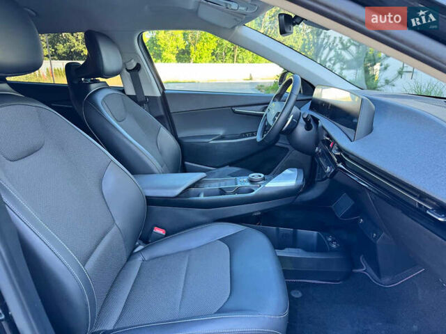 Черный Киа EV6, объемом двигателя 0 л и пробегом 82 тыс. км за 26100 $, фото 17 на Automoto.ua