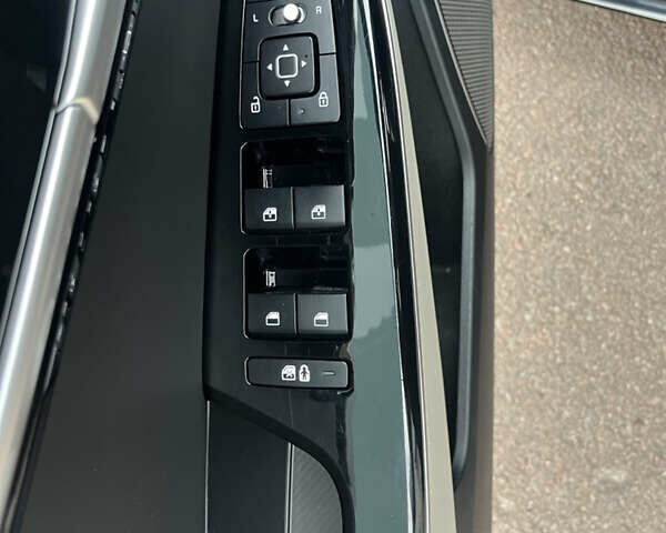 Черный Киа EV6, объемом двигателя 0 л и пробегом 44 тыс. км за 25300 $, фото 11 на Automoto.ua