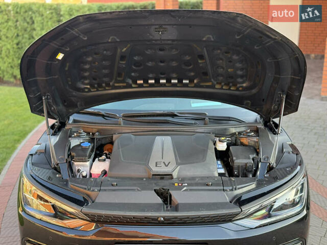 Черный Киа EV6, объемом двигателя 0 л и пробегом 80 тыс. км за 22900 $, фото 108 на Automoto.ua