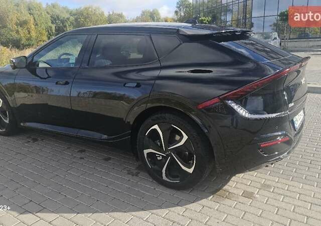 Черный Киа EV6, объемом двигателя 0 л и пробегом 29 тыс. км за 28900 $, фото 6 на Automoto.ua