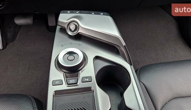 Черный Киа EV6, объемом двигателя 0 л и пробегом 76 тыс. км за 23900 $, фото 9 на Automoto.ua