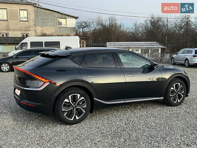 Черный Киа EV6, объемом двигателя 0 л и пробегом 28 тыс. км за 24500 $, фото 4 на Automoto.ua