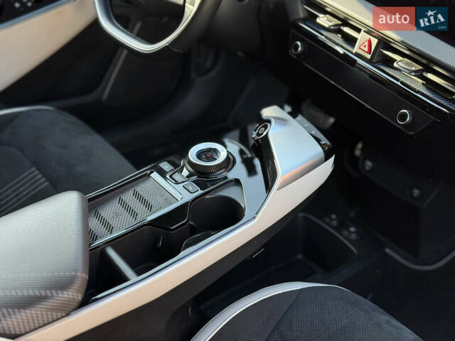 Черный Киа EV6, объемом двигателя 0 л и пробегом 80 тыс. км за 22900 $, фото 64 на Automoto.ua
