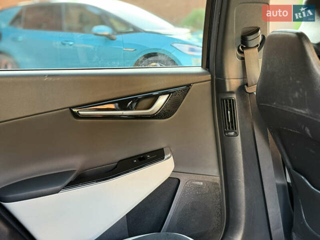 Черный Киа EV6, объемом двигателя 0 л и пробегом 80 тыс. км за 22900 $, фото 96 на Automoto.ua