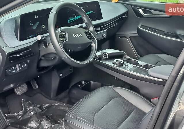 Черный Киа EV6, объемом двигателя 0 л и пробегом 73 тыс. км за 23000 $, фото 6 на Automoto.ua
