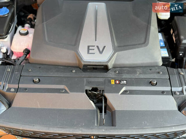 Черный Киа EV6, объемом двигателя 0 л и пробегом 80 тыс. км за 22900 $, фото 111 на Automoto.ua