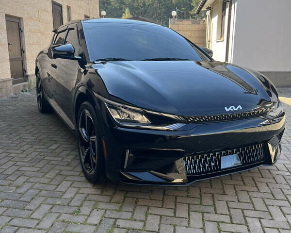 Черный Киа EV6, объемом двигателя 0 л и пробегом 27 тыс. км за 35000 $, фото 2 на Automoto.ua