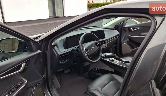 Черный Киа EV6, объемом двигателя 0 л и пробегом 76 тыс. км за 23900 $, фото 6 на Automoto.ua