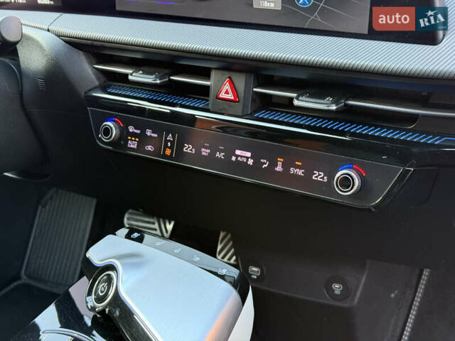 Черный Киа EV6, объемом двигателя 0 л и пробегом 80 тыс. км за 22900 $, фото 49 на Automoto.ua