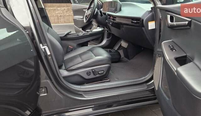 Черный Киа EV6, объемом двигателя 0 л и пробегом 76 тыс. км за 23900 $, фото 1 на Automoto.ua