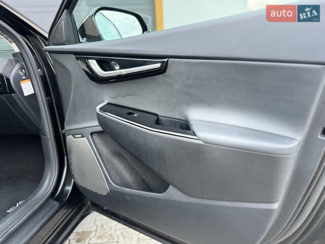 Черный Киа EV6, объемом двигателя 0 л и пробегом 77 тыс. км за 26000 $, фото 26 на Automoto.ua
