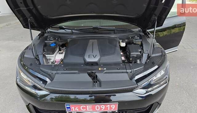 Черный Киа EV6, объемом двигателя 0 л и пробегом 21 тыс. км за 27999 $, фото 99 на Automoto.ua