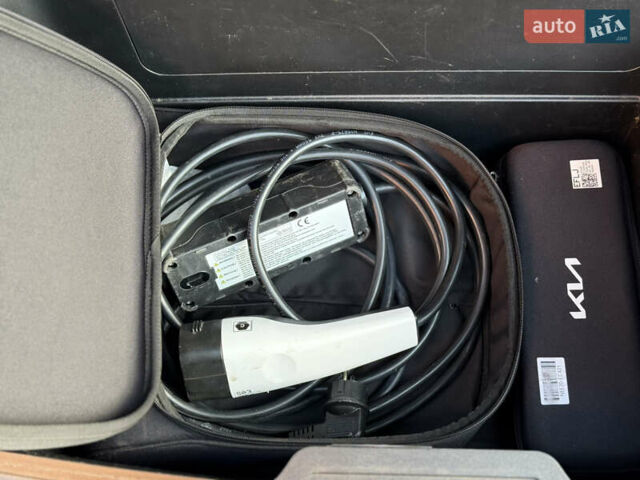 Черный Киа EV6, объемом двигателя 0 л и пробегом 80 тыс. км за 22900 $, фото 114 на Automoto.ua