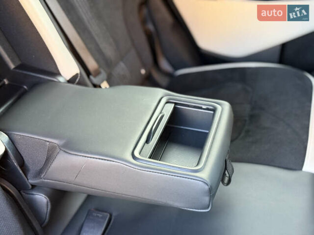 Черный Киа EV6, объемом двигателя 0 л и пробегом 80 тыс. км за 22900 $, фото 99 на Automoto.ua