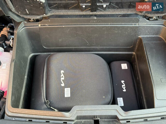 Черный Киа EV6, объемом двигателя 0 л и пробегом 80 тыс. км за 22900 $, фото 113 на Automoto.ua