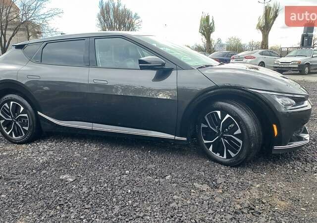 Черный Киа EV6, объемом двигателя 0 л и пробегом 73 тыс. км за 23000 $, фото 2 на Automoto.ua