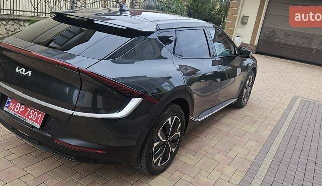 Черный Киа EV6, объемом двигателя 0 л и пробегом 8 тыс. км за 26650 $, фото 4 на Automoto.ua