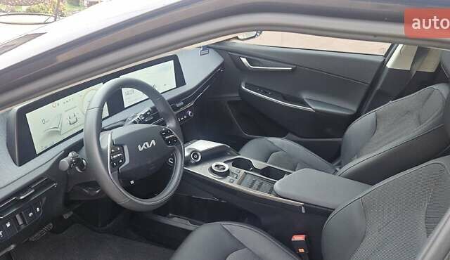 Черный Киа EV6, объемом двигателя 0 л и пробегом 8 тыс. км за 26650 $, фото 7 на Automoto.ua