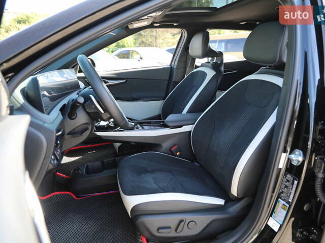 Черный Киа EV6, объемом двигателя 0 л и пробегом 5 тыс. км за 33300 $, фото 6 на Automoto.ua