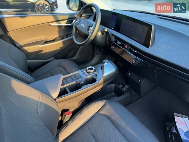 Черный Киа EV6, объемом двигателя 0 л и пробегом 4 тыс. км за 28500 $, фото 16 на Automoto.ua