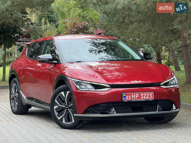 Красный Киа EV6, объемом двигателя 0 л и пробегом 52 тыс. км за 25500 $, фото 2 на Automoto.ua
