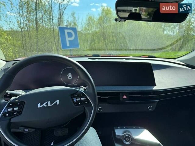 Красный Киа EV6, объемом двигателя 0 л и пробегом 78 тыс. км за 23000 $, фото 3 на Automoto.ua