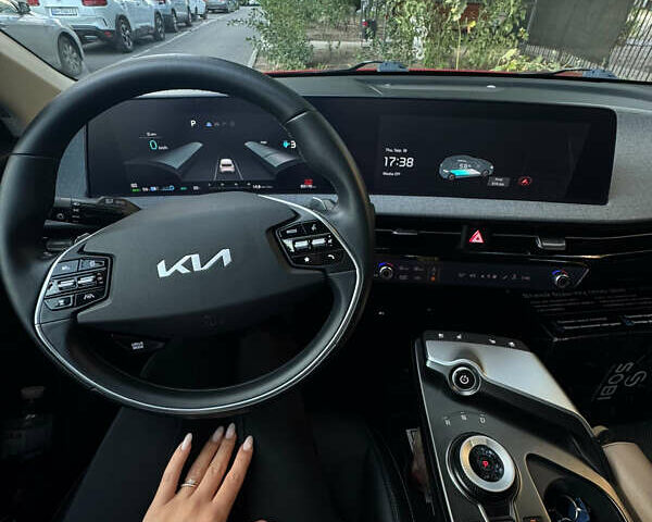 Красный Киа EV6, объемом двигателя 0 л и пробегом 83 тыс. км за 18000 $, фото 4 на Automoto.ua